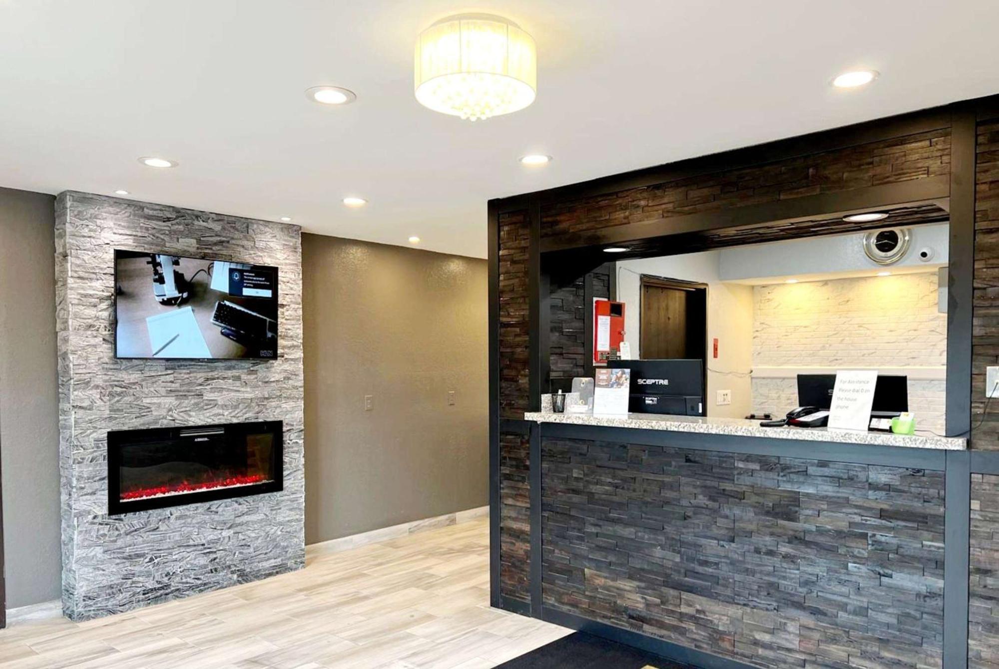 Super 8 By Wyndham Hotel